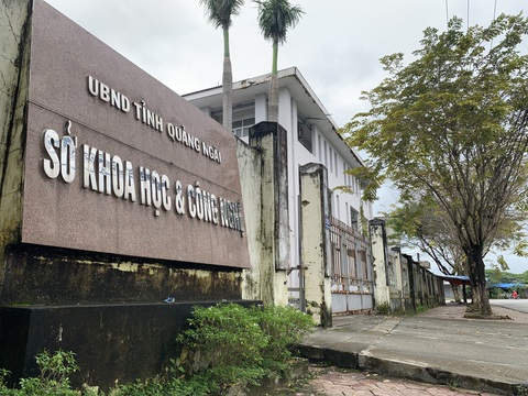 Khởi tố vụ án liên quan việc thông thầu ở Quảng Ngãi- Ảnh 1. Công an khởi tố vụ án hình sự liên quan đến thông thầu tại một đơn vị trực thuộc Sở Khoa học và Công nghệ Quảng Ngãi. Ngoài ra, Thanh tra Chính phủ cũng đang xác minh thông tin tố cáo giám đốc sở này - Ảnh: T.M.