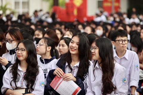 Hôm nay, Tuổi Trẻ tổ chức 3 chương trình tư vấn tuyển sinh - hướng nghiệp- Ảnh 1. Học sinh dự chương trình tư vấn tuyển sinh hướng nghiệp tại Trường đại học Vinh (số 2 đường Bạch Liêu, TP Vinh, Nghệ An) sáng 13-1 - Ảnh: NGUYỄN KHÁNH