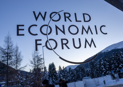 Logo tiếng Anh của Diễn đàn kinh tế thế giới ở thị trấn Davos trong ảnh chụp ngày 13-1 - Ảnh: REUTERS Logo tiếng Anh của Diễn đàn kinh tế thế giới ở thị trấn Davos trong ảnh chụp ngày 13-1 - Ảnh: REUTERS