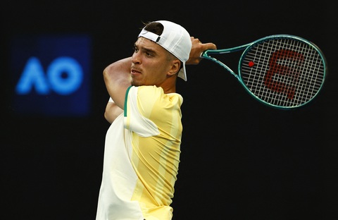 Djokovic vất vả thắng tay vợt hạng 178 thế giới- Ảnh 2. Prizmic thi đấu thăng hoa trước Djokovic - Ảnh: REUTERS