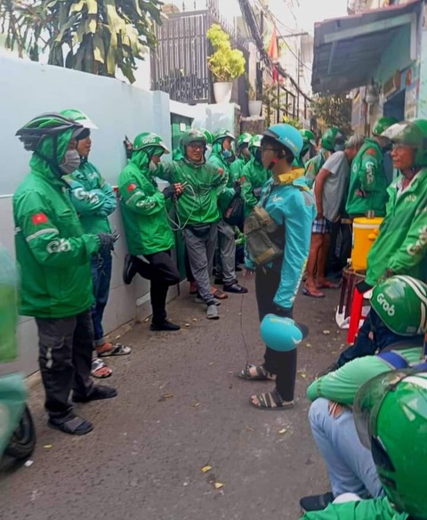 Ảnh vui 14-1: Một mình 'cân team'- Ảnh 1. "Cuền chá nà".