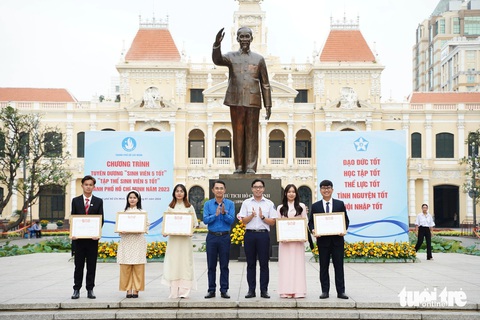 Sinh viên 5 tốt hứa thực hiện trách nhiệm xã hội bằng hành động cụ thể- Ảnh 5. Tuyên dương 5