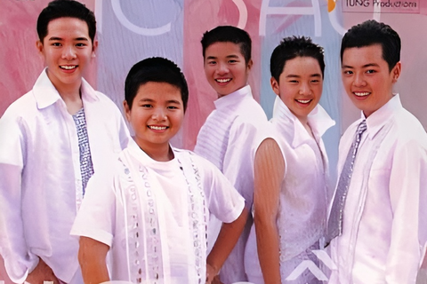 Cựu thành viên nhóm Ve Sầu Huỳnh Vũ Thạch đột ngột qua đời ở tuổi 35- Ảnh 4. Bìa album "Hãy thắp lên ngọn nến" của nhóm Ve Sầu - Ảnh: Tư liệu