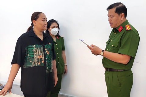 Lập công ty xây dựng để hợp thức hóa khai thác cát trái phép- Ảnh 1. Lê Thị Như Ngọc, cầm đầu nhóm "cát tặc", bị bắt tạm giam - Ảnh: Công an cung cấp