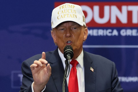 Vận động tranh cử, ông Trump khoe có quan hệ tốt với Triều Tiên- Ảnh 1. Cựu tổng thống Mỹ Donald Trump phát biểu tại thành phố Indianola, bang Iowa (Mỹ) ngày 14-1 - Ảnh: REUTERS
