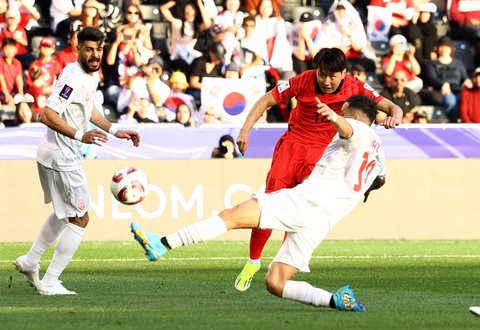 Siêu sao của PSG rực sáng giúp Hàn Quốc thắng Bahrain- Ảnh 4. Lee Kang In ghi bàn nâng tỉ số lên 3-1 - Ảnh: REUTERS