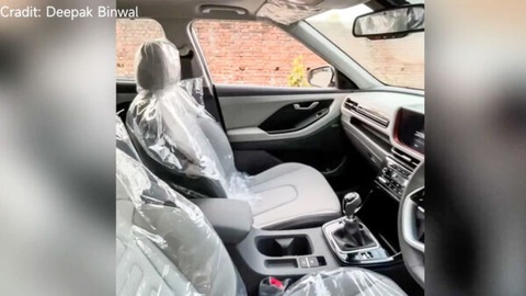 Hyundai Creta 2024 lộ video thực tế trước ra mắt: Mặt trước như Palisade, mâm mới thể thao- Ảnh 2. Nội thất tham khảo trên Hyundai Creta 2024 cao cấp - Ảnh cắt từ video, nguồn: DEEPAK BINWAL