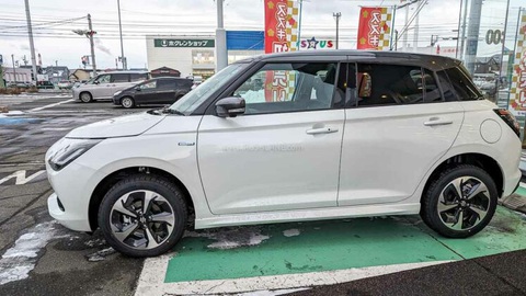 Suzuki Swift 2024 về đại lý: Đời mới nhưng chỉ thay đổi nhẹ- Ảnh 1. Suzuki Swift đời mới tại đại lý hãng ở Nhật - Ảnh: Rushlane