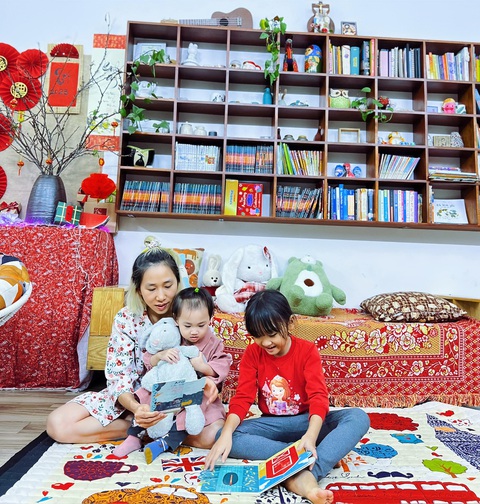 Cha mẹ rủ nhau cùng con ‘Đặt điện thoại xuống, cầm sách lên’- Ảnh 6. Cha mẹ rủ nhau cùng con ‘Đặt điện thoại xuống, cầm sách lên’- Ảnh 6.