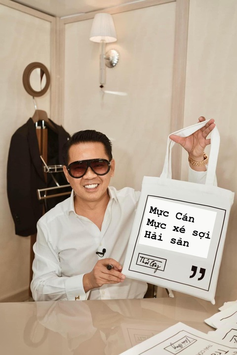 Ồ ạt ảnh chế 'chiếc túi kiến thức, kinh nghiệm, trải nghiệm' của Thái Công- Ảnh 3. Một nhãn hàng mực xé sợi khác cũng không thể đứng ngoài