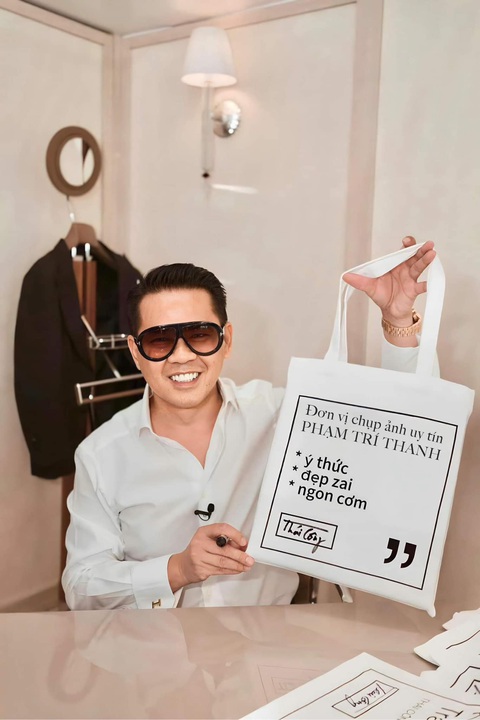 Ồ ạt ảnh chế 'chiếc túi kiến thức, kinh nghiệm, trải nghiệm' của Thái Công- Ảnh 2. Đơn vị chụp ảnh uy tín Trí Thanh