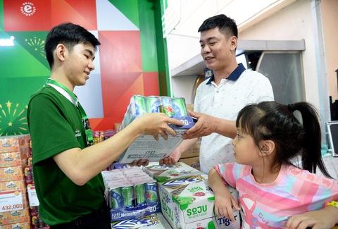 Người dân mua bia không cồn tại siêu thị Lotte trên đường Nguyễn Hữu Thọ, quận 7, TP.HCM, chiều 14-1- Ảnh: TỰ TRUNG Người dân mua bia không cồn tại siêu thị Lotte trên đường Nguyễn Hữu Thọ, quận 7, TP.HCM, chiều 14-1- Ảnh: TỰ TRUNG