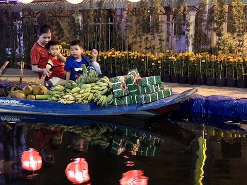 Người dân tham quan những tiểu cảnh "Chợ quê ngày tết" được Bạc Liêu tổ chức dịp Tết Nguyên đán năm 2023 - Ảnh: CHÍ QUỐC Người dân tham quan những tiểu cảnh "Chợ quê ngày Tết" được Bạc Liêu tổ chức dịp Tết Nguyên đán năm 2023 - Ảnh: CHÍ QUỐC