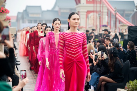 Nhà thiết kế Hà Duy dắt con trai làm vedette trong show diễn cá nhân- Ảnh 9. Dàn mẫu trẻ trong các thiết kế nổi bật của nhà thiết kế Hà Duy