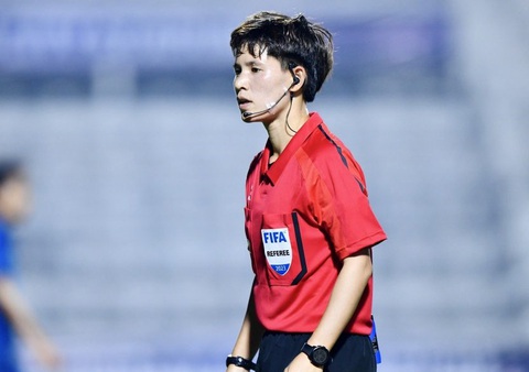 Trọng tài FIFA Lê Thị Ly là một bốn nữ trọng tài đầu tiên tham gia đào tạo VAR - Ảnh: VFF Trọng tài FIFA Lê Thị Ly là một trong bốn nữ trọng tài đầu tiên tham gia đào tạo VAR - Ảnh: VFF
