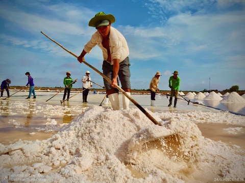 Chủ tịch UBND tỉnh Bạc Liêu: Phấn đấu để Bạc Liêu có nền kinh tế phát triển- Ảnh 1. Festival nghề muối Việt Nam - Bạc Liêu là sự kiện nổi bật của tỉnh Bạc Liêu ngay sau Tết Nguyên đán 2024 - Ảnh: PHAN THANH CƯỜNG