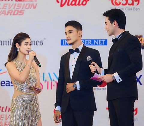 Trải nghiệm đáng giá của Nguyễn Quốc Trường Thịnh tại Asian Television Awards- Ảnh 2. Sao nam đang có phim top 1 rating cả nước tự tin giao lưu bằng tiếng Anh trên thảm đỏ và giới thiệu hai món ăn yêu thích phở và chả giò đến khán giả quốc tế