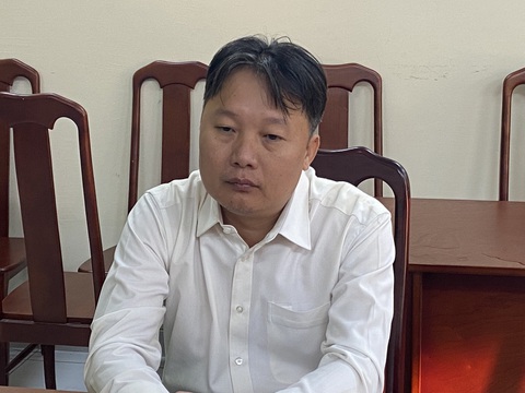 Vụ cựu cảnh sát kinh tế buôn lậu: Bắt một cán bộ Cục Hải quan TP.HCM- Ảnh 1. Vũ Xuân Đồng tại cơ quan công an - Ảnh: Công an cung cấp