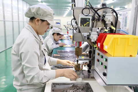 Năm 2024 tăng trưởng GDP sẽ đạt từ 6,12 - 6,48%?- Ảnh 1. Hai kịch bản tăng trưởng GDP năm 2024 do CIEM dự báo từ 6,12 - 6,48% khá sát với mục tiêu GDP được Quốc hội thông qua từ 6 - 6,5% - Ảnh: Q.PH.