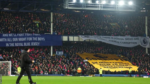 Tin tức thể thao sáng 16-1: Malaysia thảm bại ở trận ra quân Asian Cup- Ảnh 2. Người hâm mộ Everton đã tổ chức các cuộc biểu tình chống Premier League mùa này sau khi câu lạc bộ của họ bị trừ 10 điểm vì cáo buộc vi phạm quy tắc tài chính - Ảnh: Getty