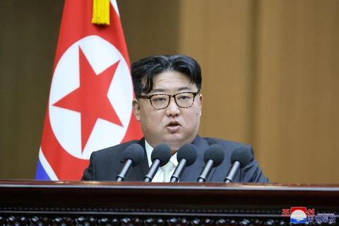 Ông Kim Jong Un kêu gọi Triều Tiên sửa đổi hiến pháp, xem Hàn Quốc là kẻ thù chính- Ảnh 1. Lãnh đạo Triều Tiên Kim Jong Un phát biểu trước Quốc hội Triều Tiên ngày 15-1 - Ảnh: REUTERS