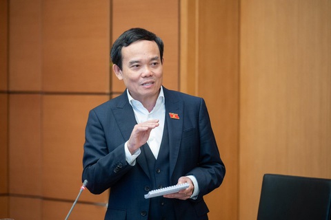 'Điện thoại tôi nhận nhiều tin nhắn của cán bộ huyện, xã xin phó thủ tướng đừng giao cho em'- Ảnh 1. Phó thủ tướng Trần Lưu Quang phát biểu tại tổ sáng 16-1 - Ảnh: GIA HÂN