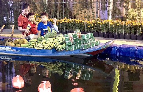 Người dân tham quan những tiểu cảnh “Chợ quê ngày Tết” được Bạc Liêu tổ chức dịp Tết Nguyên đán năm 2023 - Ảnh: C.QUỐC Người dân tham quan những tiểu cảnh “Chợ quê ngày Tết” được Bạc Liêu tổ chức dịp Tết Nguyên đán năm 2023 - Ảnh: C.QUỐC