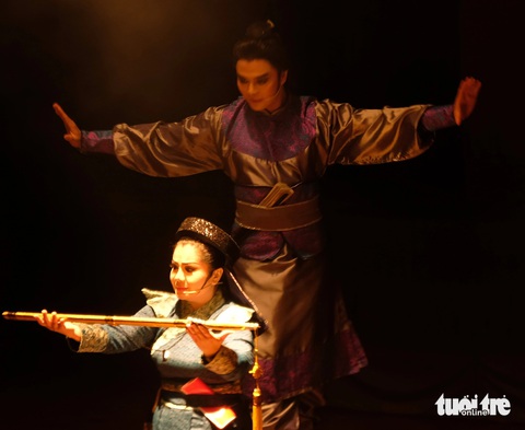 Tú Sương và Võ Minh Lâm trong vở Xuân về trên đất Thăng Long - Ảnh: LINH ĐOAN Tú Sương và Võ Minh Lâm trong vở Xuân về trên đất Thăng Long - Ảnh: LINH ĐOAN