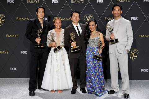 Succession và phim có diễn viên gốc Việt thắng lớn tại Emmy 2024- Ảnh 5. Dàn cast của Beef tại Emmy 2024 - Ảnh: GETTY IMAGES