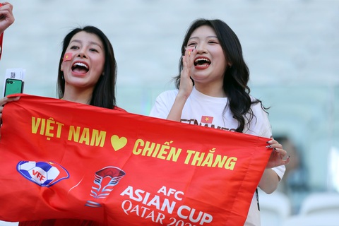 Những phút giây hạnh phúc của CĐV Việt Nam trên sân Al Thumama - Ảnh: ANH KHOA Những phút giây hạnh phúc của CĐV Việt Nam trên sân Al Thumama - Ảnh: ANH KHOA