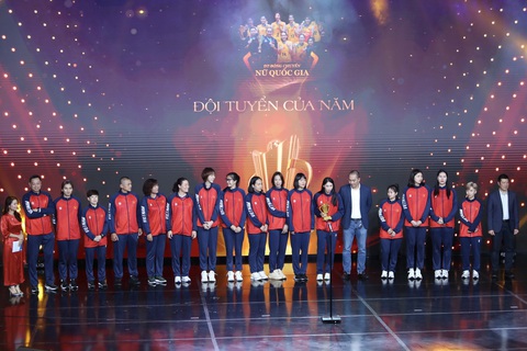 Đội tuyển bóng chuyền nữ Việt Nam giành giải đội tuyển của nam tại Gala Cúp chiến thắng 2023 - Ảnh: HOÀNG TÙNG Đội tuyển bóng chuyền nữ Việt Nam giành giải Đội tuyển của năm tại Gala Cúp chiến thắng 2023 - Ảnh: HOÀNG TÙNG