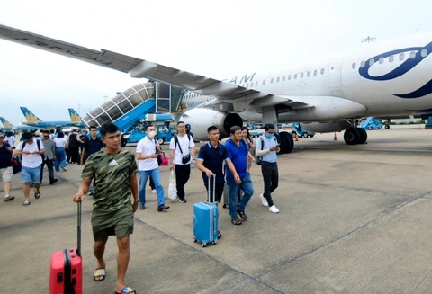 Các hãng bay tăng cường chuyến bay dịp Tết nhưng giá vé neo cao hoặc hết vé ở một số chặng - Ảnh: QUANG ĐỊNH Các hãng bay tăng cường chuyến bay dịp Tết nhưng giá vé neo cao hoặc hết vé ở một số chặng - Ảnh: QUANG ĐỊNH