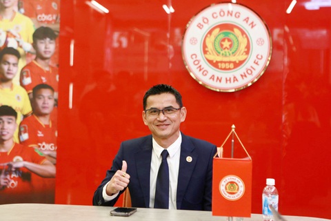 HLV Kiatisak Senamuang chính thức được bổ nhiệm vai trò HLV trưởng CLB Công An Hà Nội - Ảnh: CAHN FC HLV Kiatisak Senamuang chính thức được bổ nhiệm vai trò HLV trưởng CLB Công An Hà Nội - Ảnh: CAHN FC