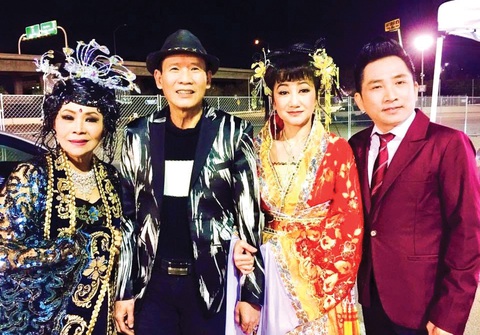 Các nghệ sĩ Việt biểu diễn trong lễ hội Tết (từ trái sang): Ngọc Đáng, Tuấn Vũ, Thanh Thanh Tâm, Quang Thành Các nghệ sĩ Việt biểu diễn trong lễ hội Tết (từ trái sang): Ngọc Đáng, Tuấn Vũ, Thanh Thanh Tâm, Quang Thành