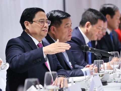 Thủ tướng Phạm Minh Chính tọa đàm với các tập đoàn hàng đầu thế giới- Ảnh 4. Thủ tướng mong các doanh nghiệp tiếp tục hợp tác, đầu tư hiệu quả, bền vững tại Việt Nam - Ảnh: NHẬT BẮC