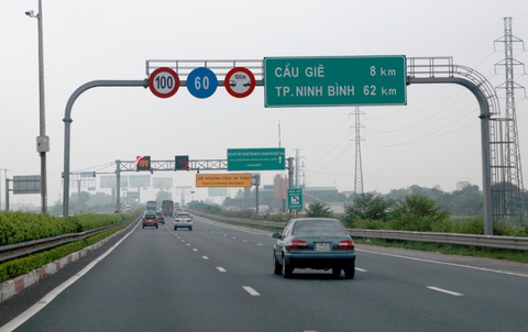 Chưa phạt lỗi chạy quá tốc độ qua dữ liệu hộp đen do súng bắn tốc độ chính xác hơn?- Ảnh 1. Theo Bộ Giao thông vận tải, dữ liệu tốc độ từ hộp đen trên xe kinh doanh vận tải chưa đủ tin cậy như súng bắn tốc độ của cảnh sát giao thông - Ảnh: TUẤN PHÙNG