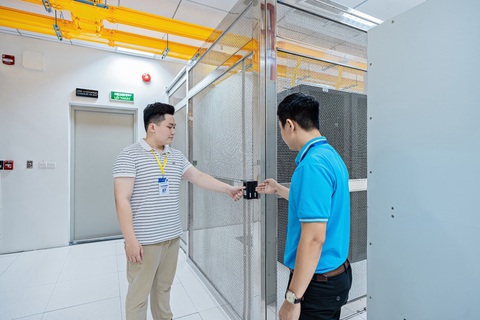 VNPT đang sở hữu hệ thống 8 trung tâm dữ liệu lớn và hiện đại bậc nhất Việt Nam VNPT đang sở hữu hệ thống 8 trung tâm dữ liệu lớn và hiện đại bậc nhất Việt Nam