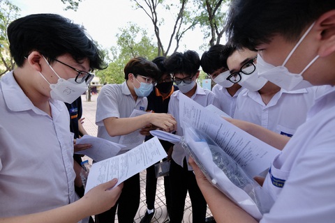 Bằng tốt nghiệp THCS sẽ không còn xếp hạng giỏi, khá hay trung bình- Ảnh 1. Học sinh hoàn thành chương trình lớp 9 sẽ được xét cấp bằng tốt nghiệp với nhiều nhất là hai đợt trong năm học - Ảnh: NAM TRẦN