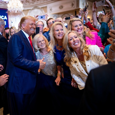 Cựu Tổng thống Donald J. Trump đã thống trị các cuộc thăm dò trong cuộc đua sơ bộ tìm ứng cử viên tổng thống của Đảng Cộng hòa - Ảnh: THE NEW YORK TIMES, Cựu tổng thống Donald Trump đang dẫn đầu các thăm dò trong cuộc đua tìm ứng cử viên tổng thống của Đảng Cộng hòa - Ảnh: AFP