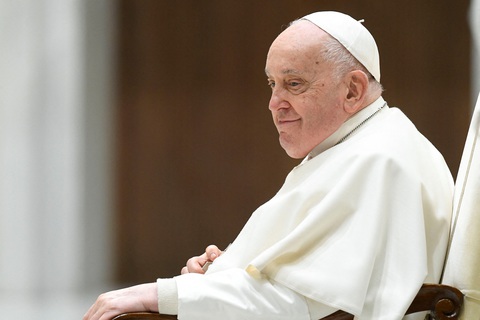 Giáo hoàng Francis: Hãy hàn gắn thế giới đang bị tổn thương- Ảnh 1. Giáo hoàng Francis tại buổi tiếp chung hàng tuần hôm 17-1 - Ảnh: REUTERS
