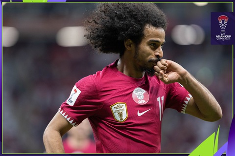 Qatar trở thành đội đầu tiên giành vé đi tiếp ở Asian Cup 2023- Ảnh 1. Tiền đạo Akram Afif ăn mừng bàn thắng vào lưới Tajikistan - Ảnh: AFC