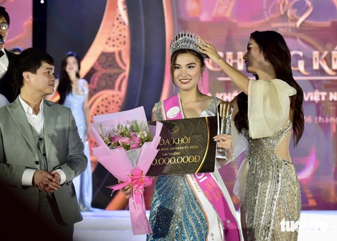 Phút giây đăng quang Hoa khôi Sinh viên Việt Nam của sinh viên Trịnh Huyền Mai đến từ Trường đại học Ngoại thương (Hà Nội) - Ảnh: T.T.D. Phút giây đăng quang Hoa khôi Sinh viên Việt Nam của sinh viên Trịnh Huyền Mai đến từ Trường đại học Ngoại thương (Hà Nội) - Ảnh: T.T.D.