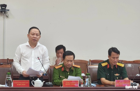 18 cống hạn mặn không hoạt động được vì chưa có điện- Ảnh 3. Ông Lê Hữu Toàn - giám đốc Sở Nông nghiệp và Phát triển nông thôn tỉnh Kiên Giang - trình bày báo cáo về hạn mặn - Ảnh: BỬU ĐẤU