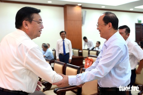 Chọn cách làm hay để việc học tập Chủ tịch Hồ Chí Minh thực chất- Ảnh 1. Phó bí thư Thành ủy TP.HCM Nguyễn Hồ Hải (bên phải) và Phó trưởng ban thường trực Ban Tuyên giáo Thành ủy TP.HCM Lê Hồng Sơn dự hội nghị - Ảnh: HỮU HẠNH