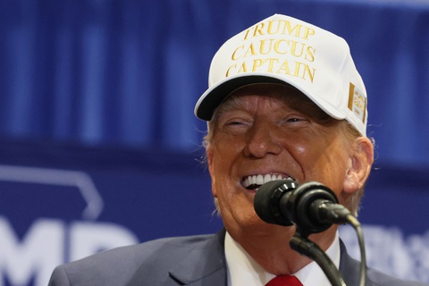 Ông Trump thành chủ đề bên lề cuộc họp ở Davos- Ảnh 1. Cựu tổng thống Mỹ Donald Trump, ứng viên tranh cử tổng thống Mỹ 2024 bên Đảng Cộng hòa - Ảnh: REUTERS