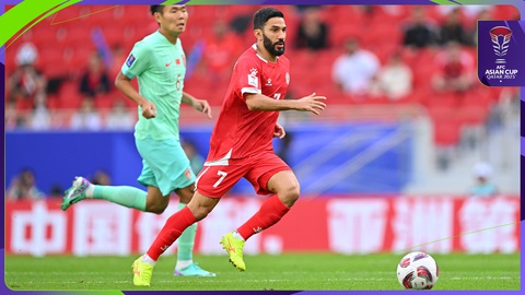 Xà ngang 2 lần cứu thua giúp Trung Quốc kéo dài 'hy vọng mong manh' ở Asian Cup 2023- Ảnh 2. Hassan Maatouk có pha cứa lòng bật xà ngang khung thành Trung Quốc ở phút 45+5 - Ảnh: AFC