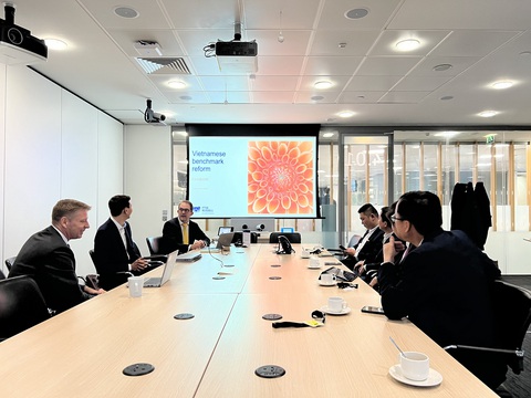 Đoàn công tác Eximbank thăm và làm việc tại Sở Giao dịch chứng khoán London- Ảnh 2. Trong chuyến thăm này, đoàn công tác Eximbank đã có cuộc họp chuyên sâu - Ảnh: EIB