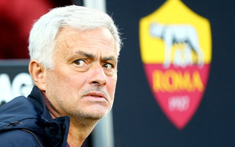 Cuối cùng HLV Mourinho vẫn nhận trát sa thải từ lãnh đạo CLB AS Roma - Ảnh: Reuters Cuối cùng HLV Mourinho vẫn nhận trát sa thải từ lãnh đạo CLB AS Roma - Ảnh: Reuters