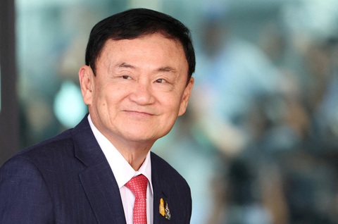 Ông Thaksin đủ điều kiện được ân xá đặc biệt- Ảnh 1. Cựu thủ tướng Thái Lan Thaksin Shinawatra tại sân bay Don Mueang (Bangkok, Thái Lan) ngày 22-8-2023 - Ảnh: REUTERS