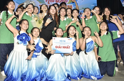 Cậu bé ngồi xe lăn và câu chuyện về trường học hạnh phúc- Ảnh 3. Đội của Trường THPT Tây Thạnh đạt giải nhất khối THPT - Ảnh: Sở Giáo dục và Đào tạo TP.HCM cung cấp